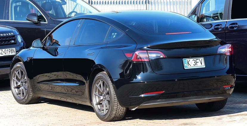 Tesla Model 3 cena 122000 przebieg: 30000, rok produkcji 2019 z Wieleń małe 704